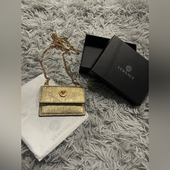 VERSACE GOLD LEATHER NECK WEARING CARD CASE - Picture 4 of 4